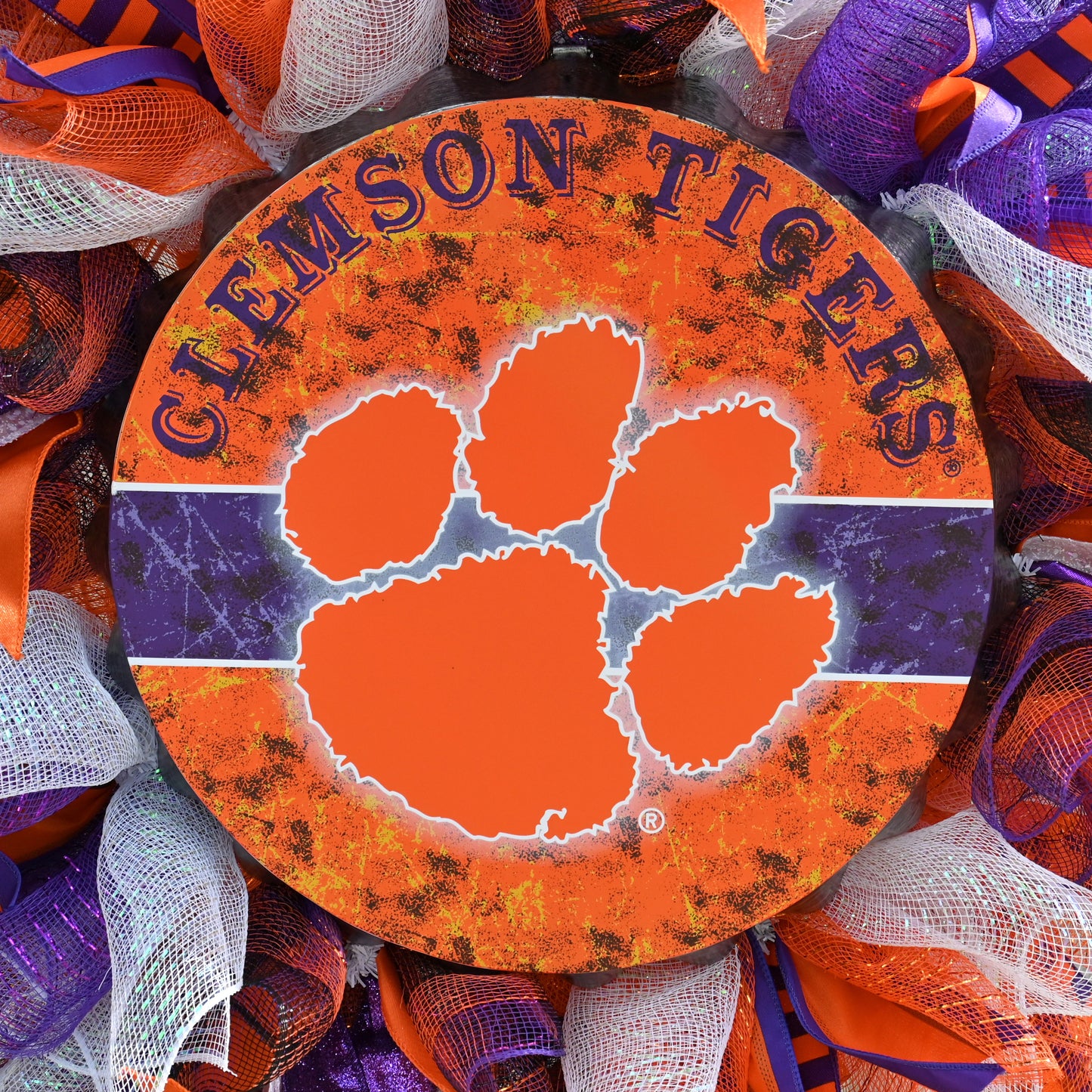 a clemson wreath with the word clemson on it