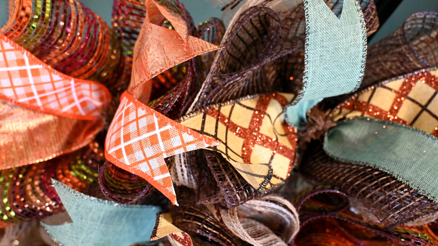 a close up of a bunch of ribbons