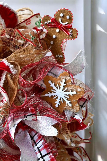 a close up of a christmas wreath with gingerbreads