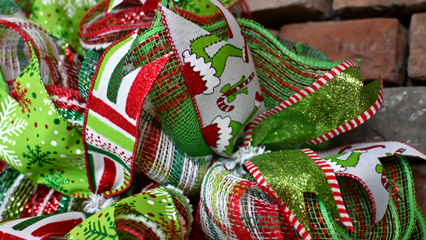 a close up of a bunch of christmas ribbons