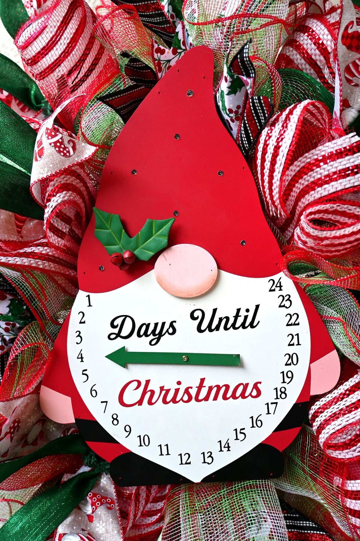 Close-up of the gnome Christmas countdown sign with movable arrow and lighted hat