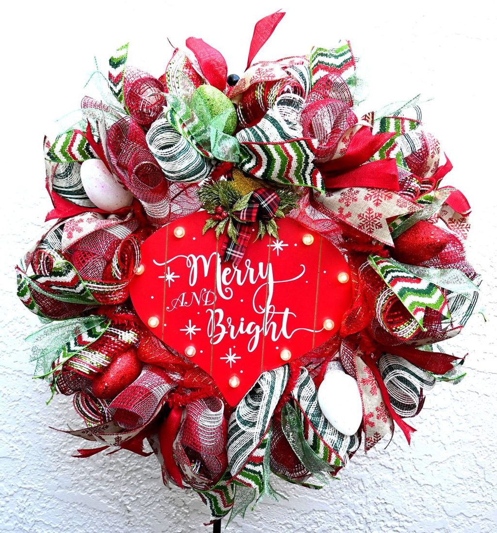 Full view of the Merry and Bright wreath with the centerpiece sign illuminated